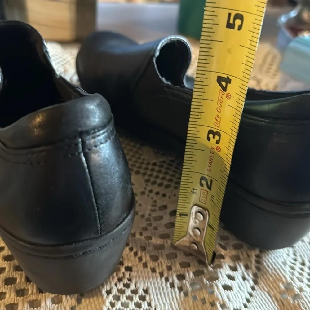 Clark’s Sz 6M Leather Shoes- Arch Support- Best Work Shoes for Hard Floors-Comfy